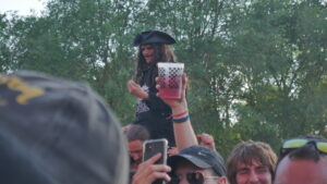 Público disfrutando del Viña Rock 2026 en Villarrobledo durante una de las jornadas del festival